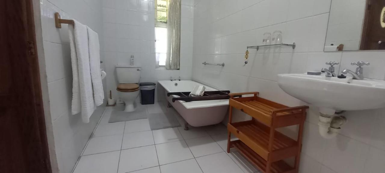 Beit Shalom Before Known As Best Little Guesthouse オーツホーン エクステリア 写真
